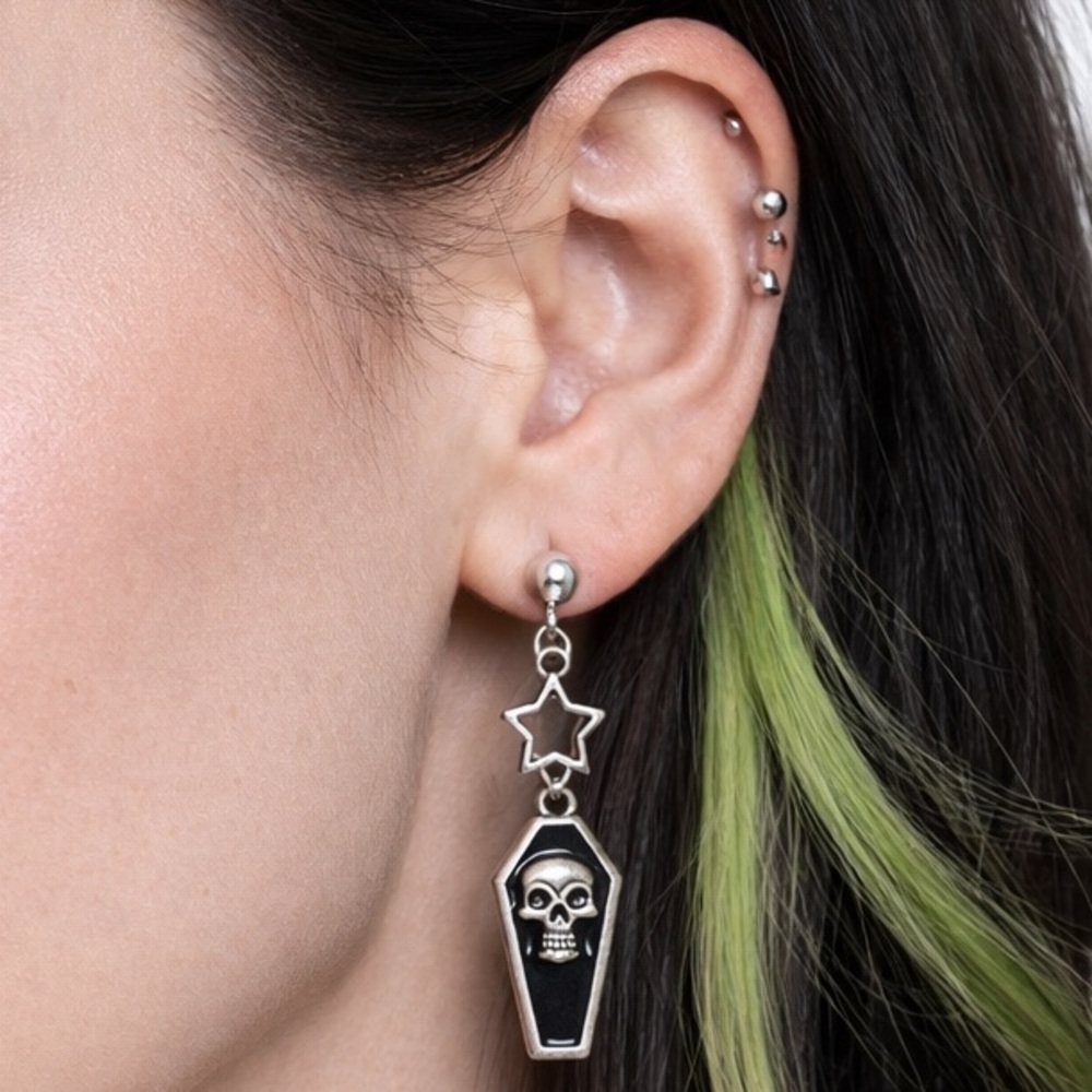 NWOT Alternative Halloween Emo Gothic Skull Star Retro Punk Dangle Earrings